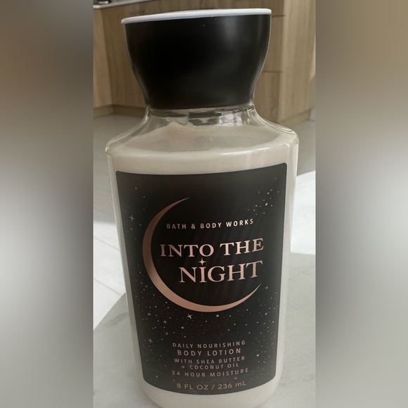 Bath & Body Works Into The Night Body Lotion One Size New - Picture 3 of 3